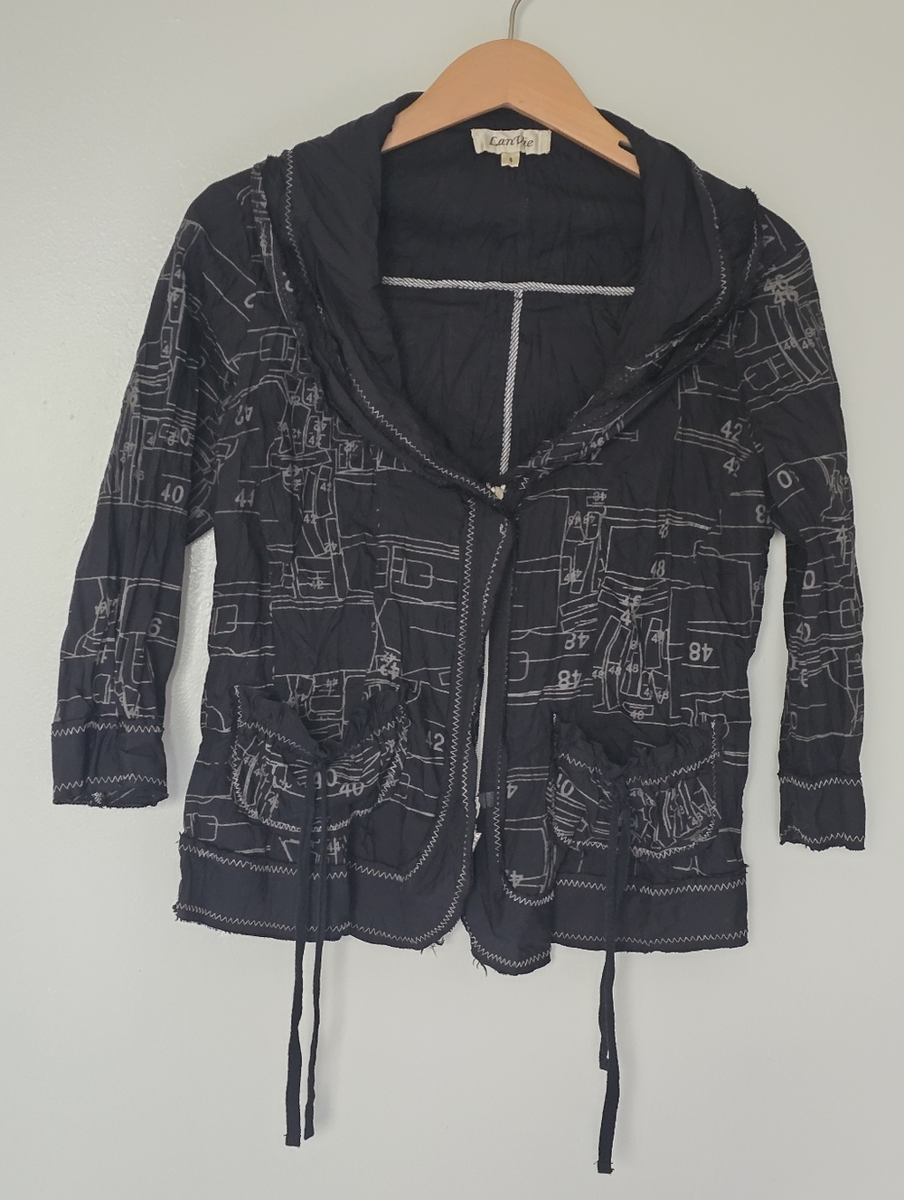 Lanvie Lightweight Black Jacket with White Print Zip-Front Sz 4 Like New